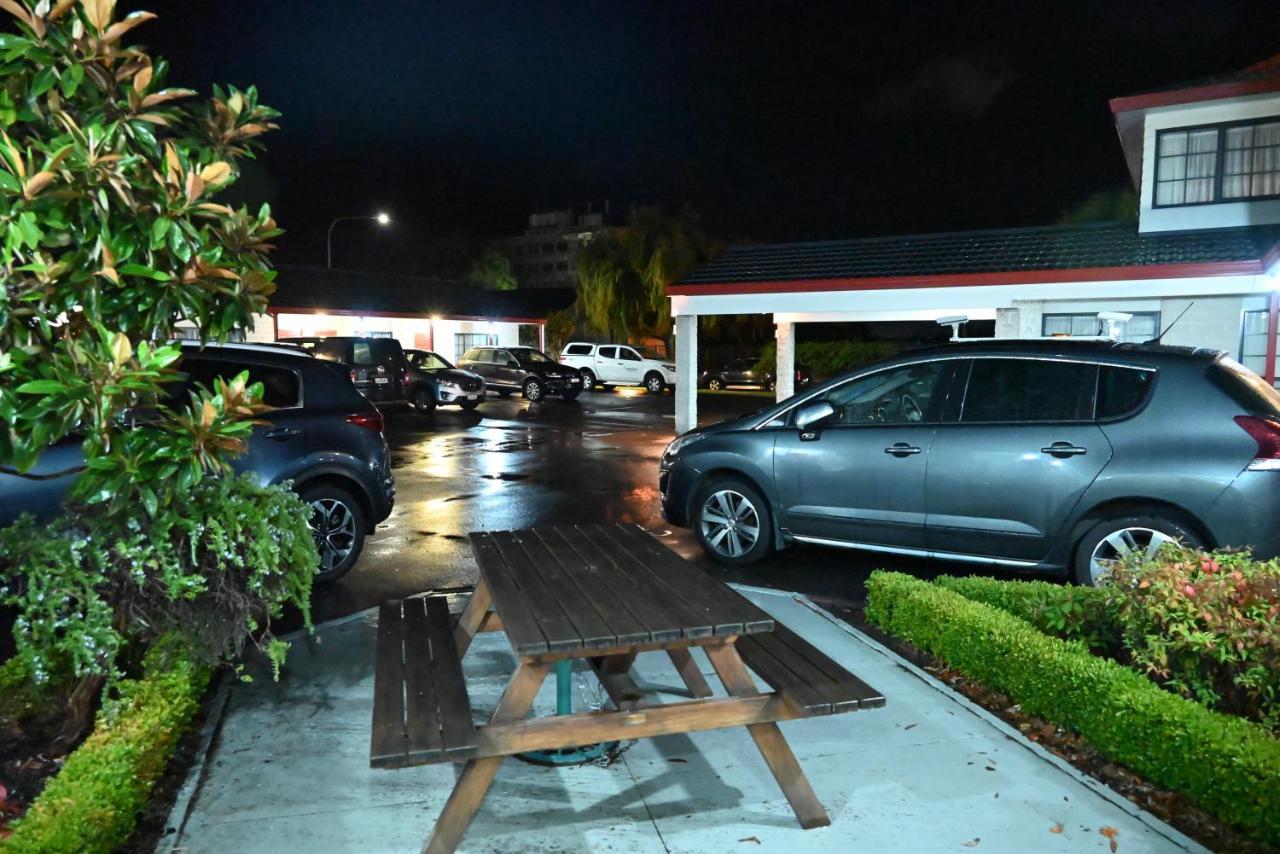 Bk'S Magnolia Motor Lodge Уонгануи Экстерьер фото