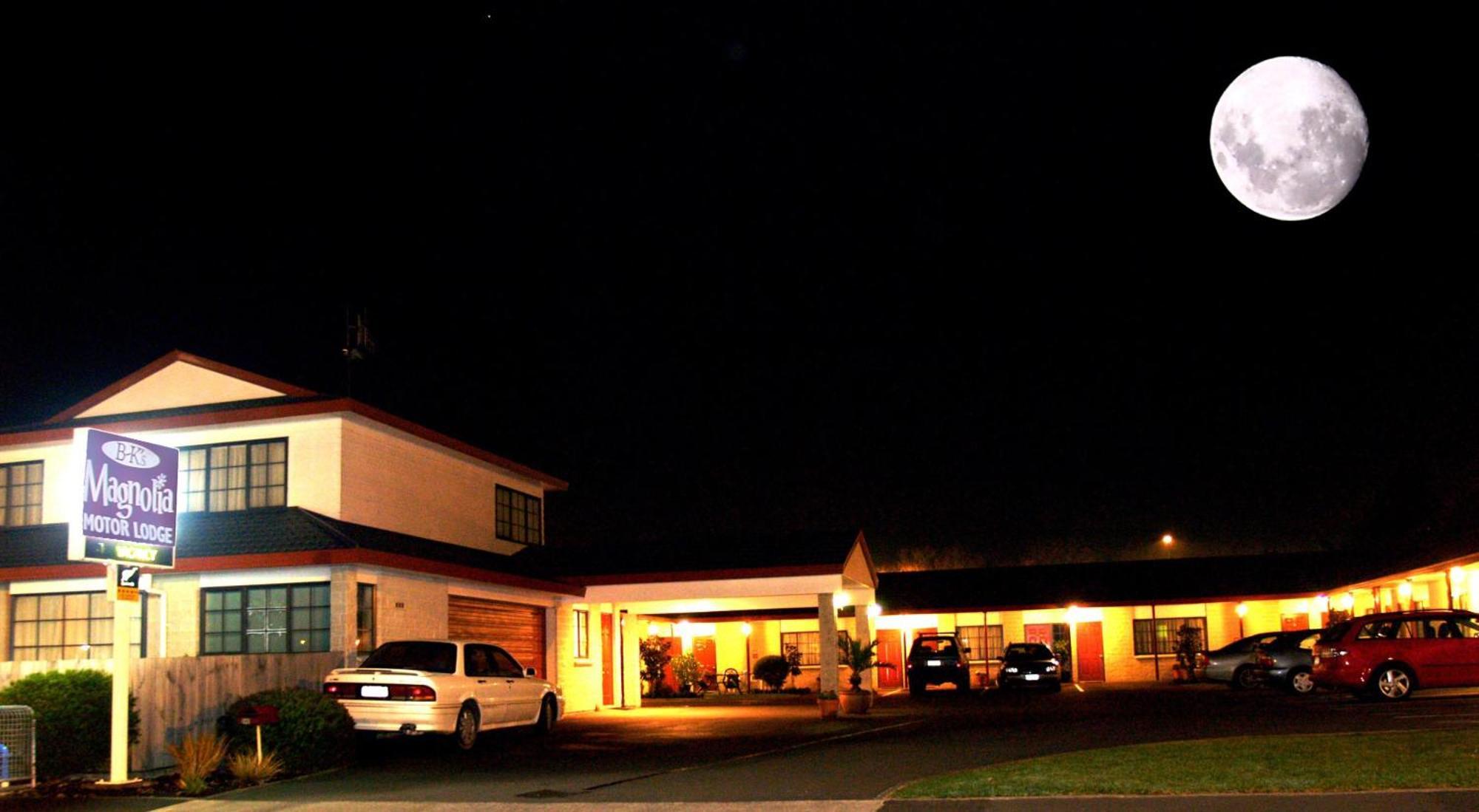 Bk'S Magnolia Motor Lodge Уонгануи Экстерьер фото
